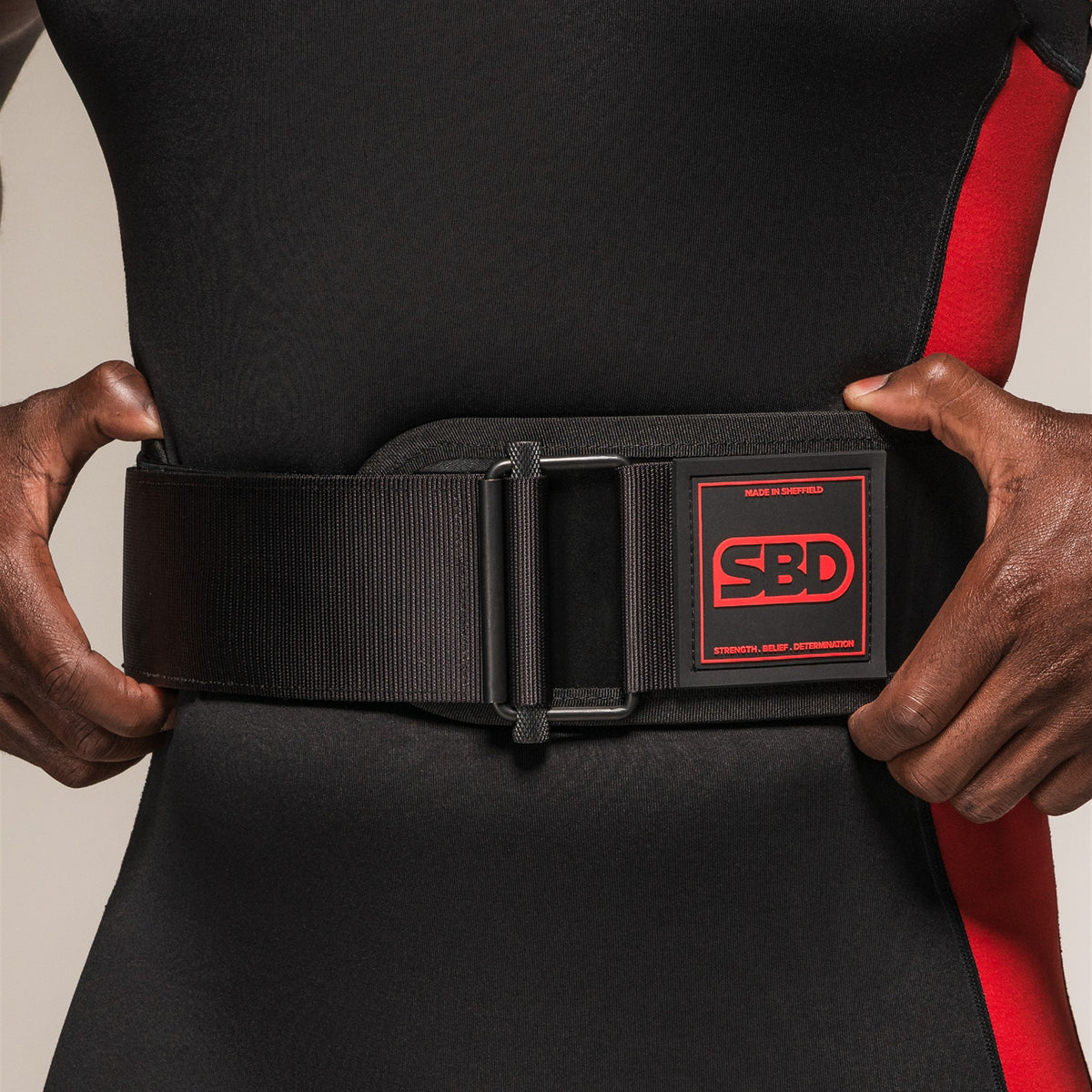 SBD Hybrid Weightlifting Belt am Körper