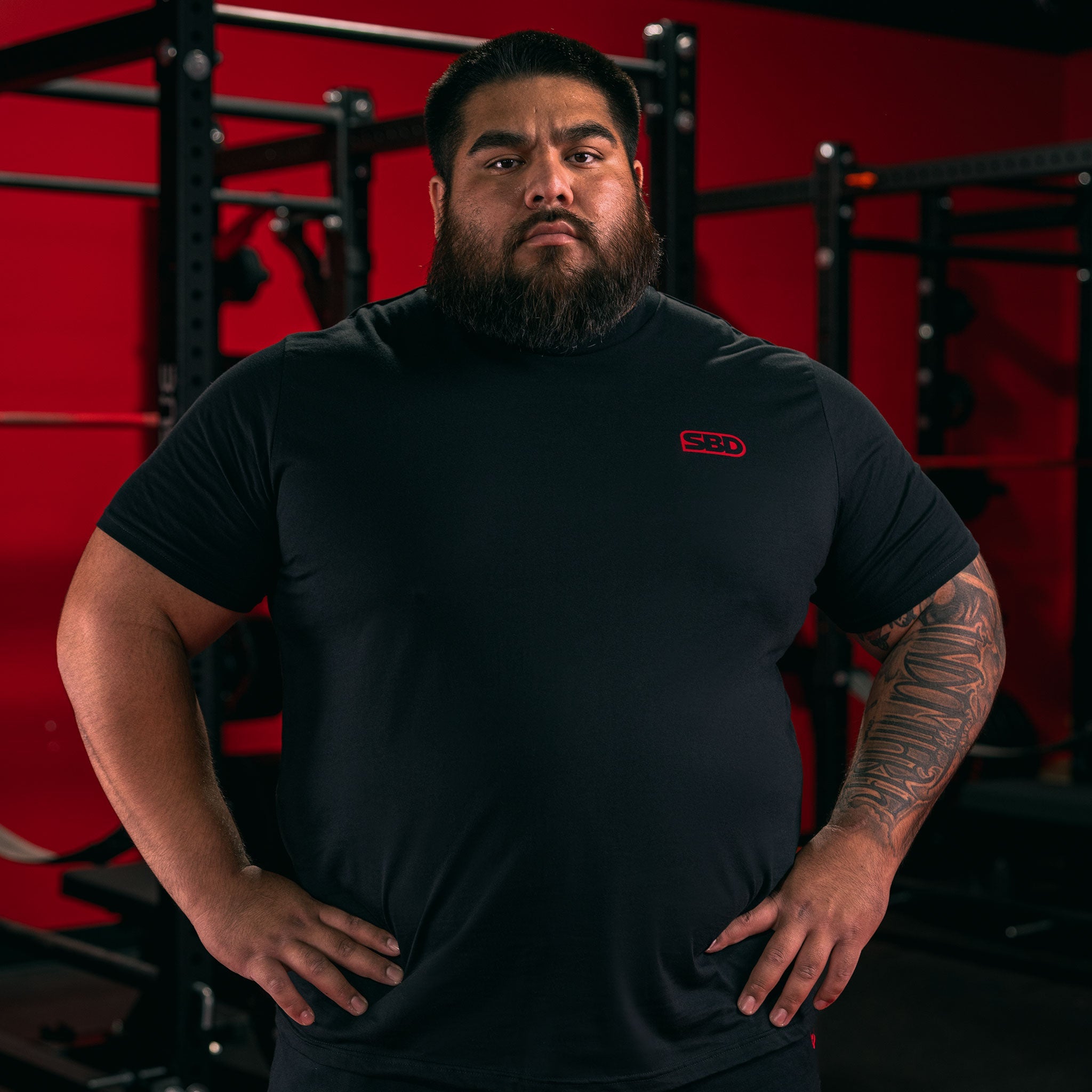 SBD Classic T-Shirt schwarz mit Logo rot klein auf linker Brust