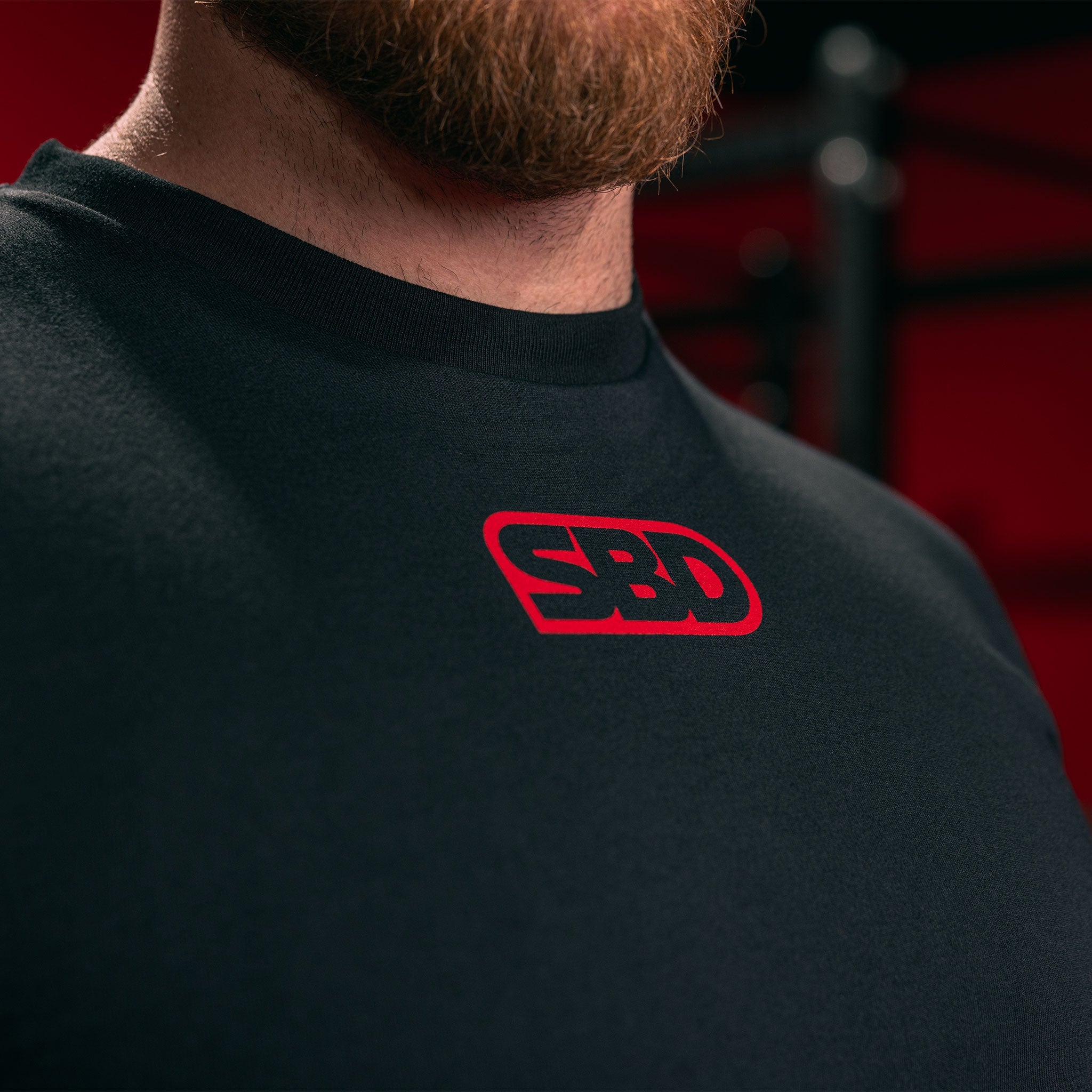 SBD Wettkampf T-Shirt Schwarz fuer unter Powerlifting Singlet Details Logo obere Brust